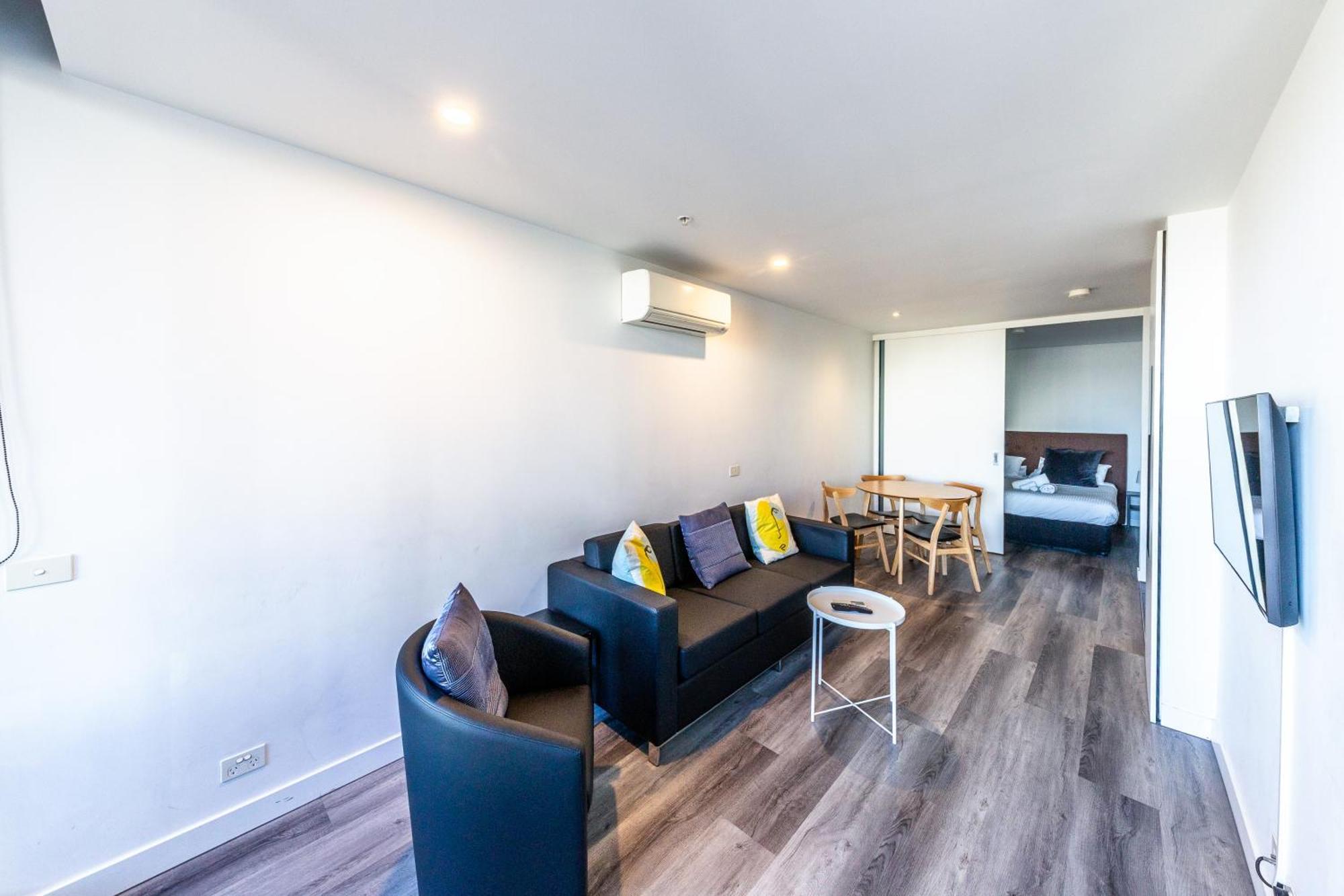 Apartment Aura2107, 2 Bedroom With Balcony, Stunning Yarra River And Views
