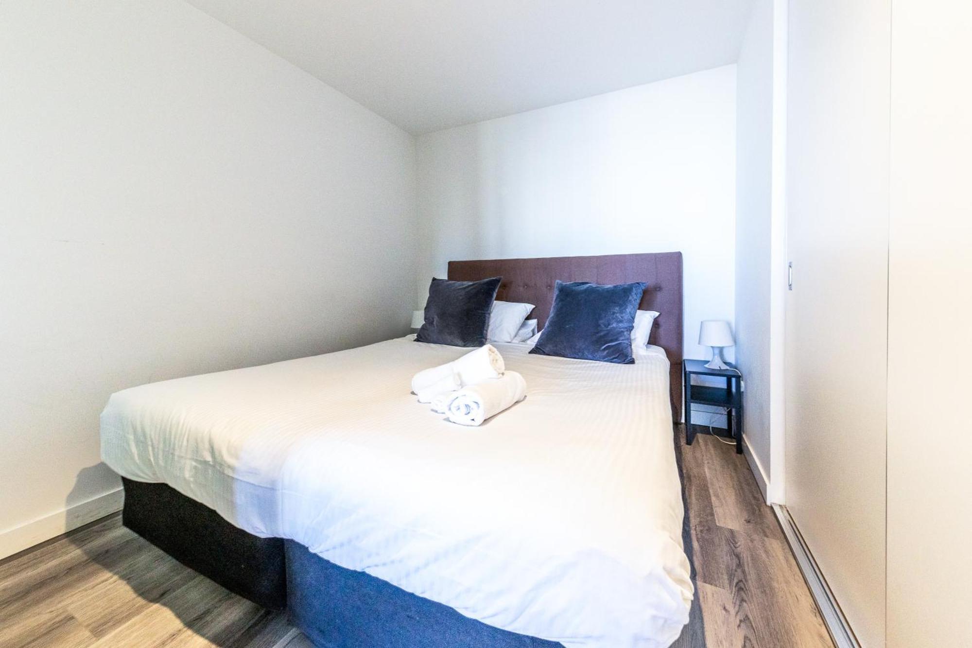 Apartment Aura2107, 2 Bedroom With Balcony, Stunning Yarra River And Views *
