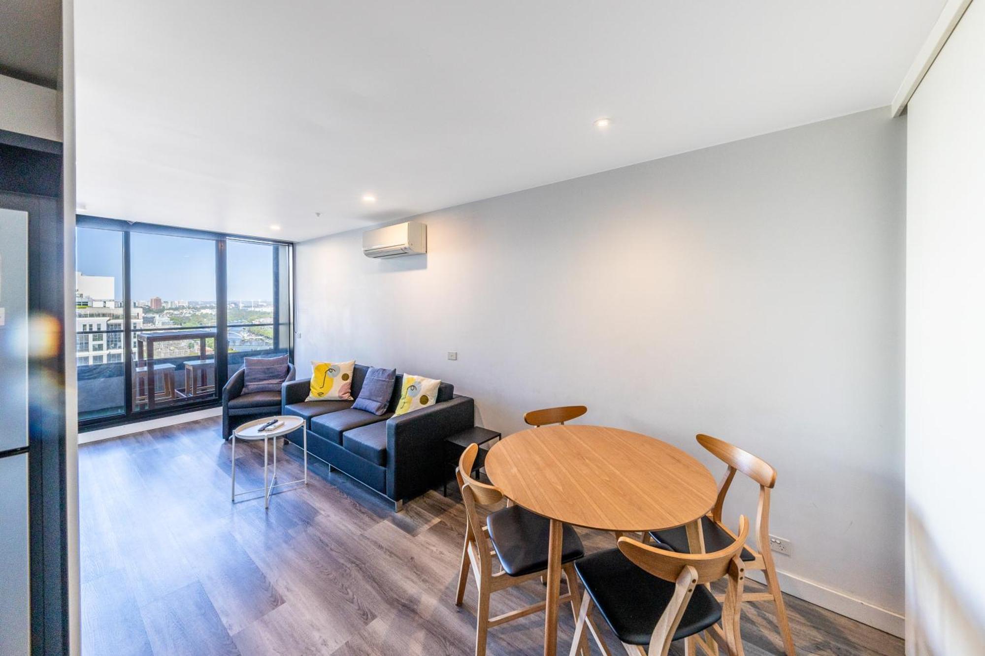 Apartment Aura2107, 2 Bedroom With Balcony, Stunning Yarra River And Views