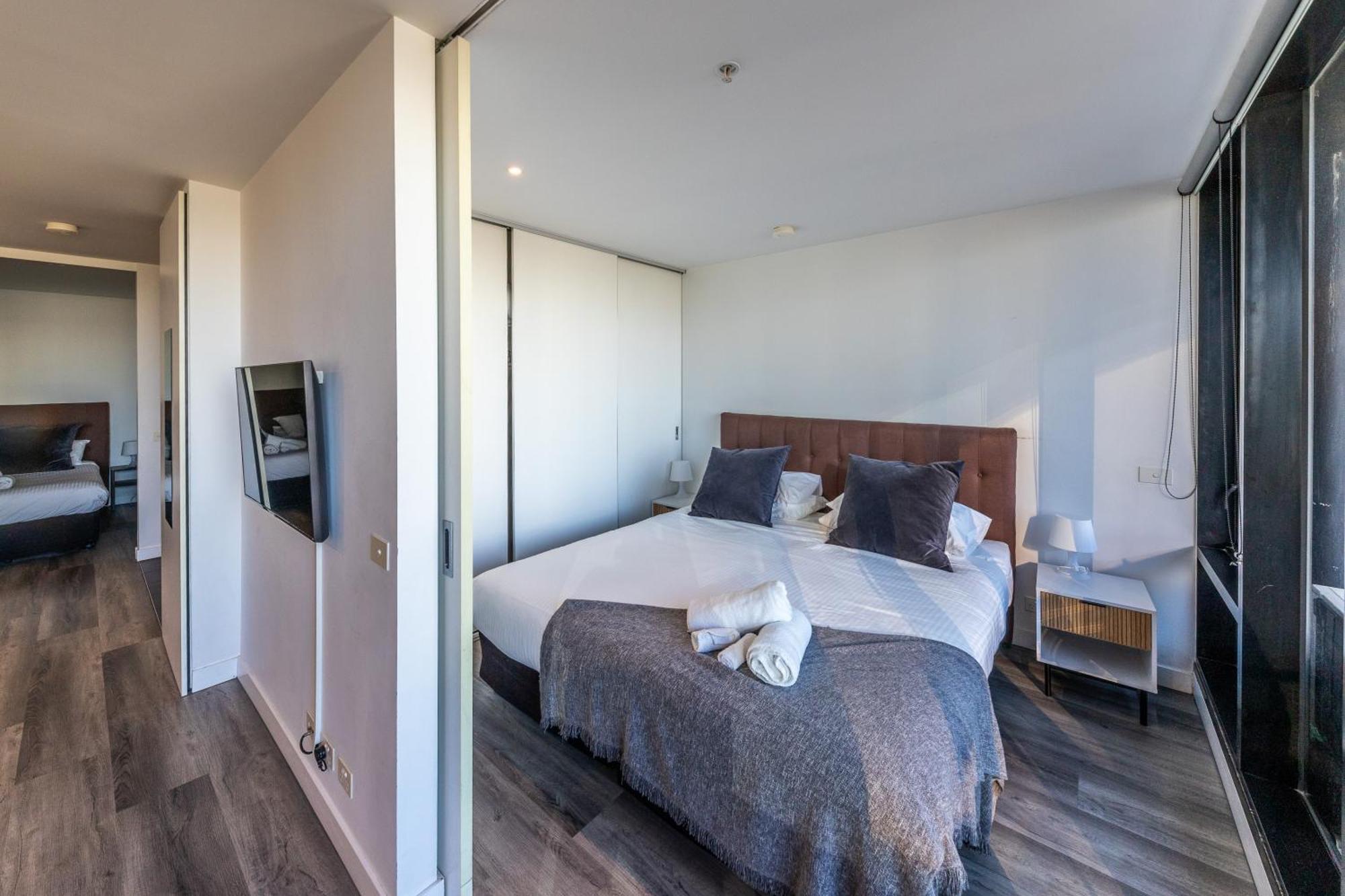 Aura2107, 2 Bedroom With Balcony, Stunning Yarra River And Views *