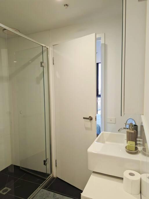 Apartment Breathtaking Views Of Yarra River And City Skyline With Free Parking Gym Access *