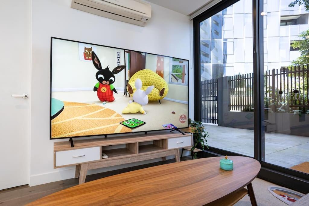 2 Bd Luxury At Heart Of Docklands With 85
