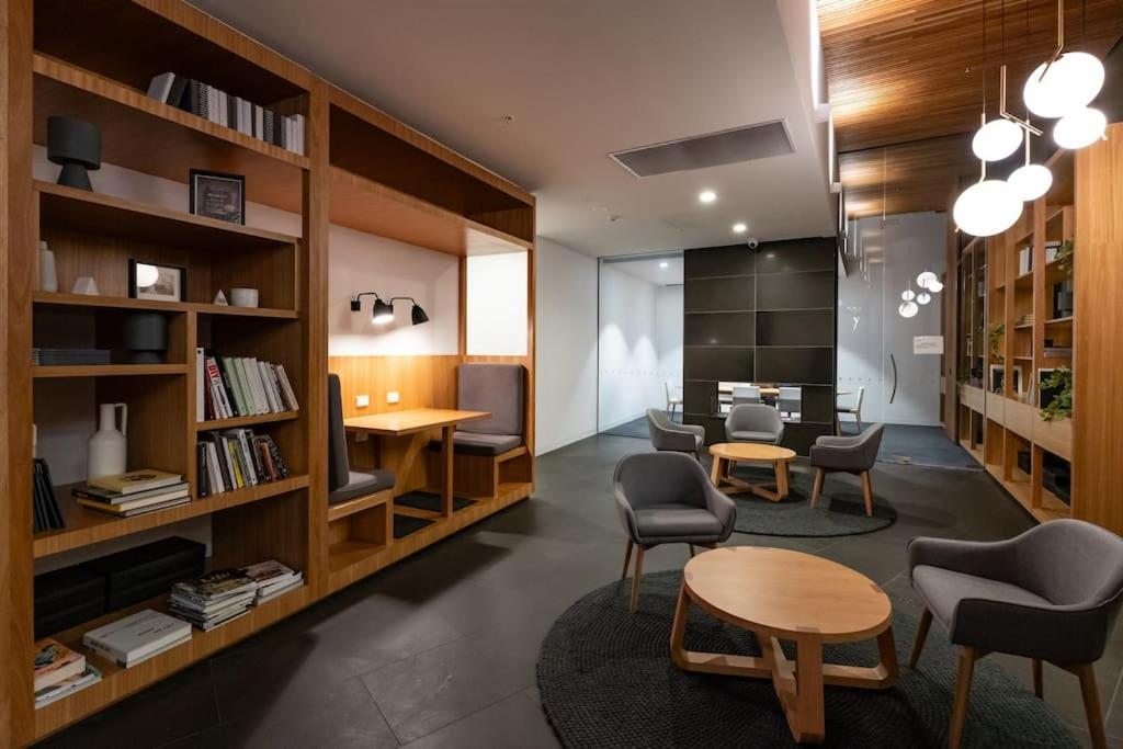 2 Bd Luxury At Heart Of Docklands With 85