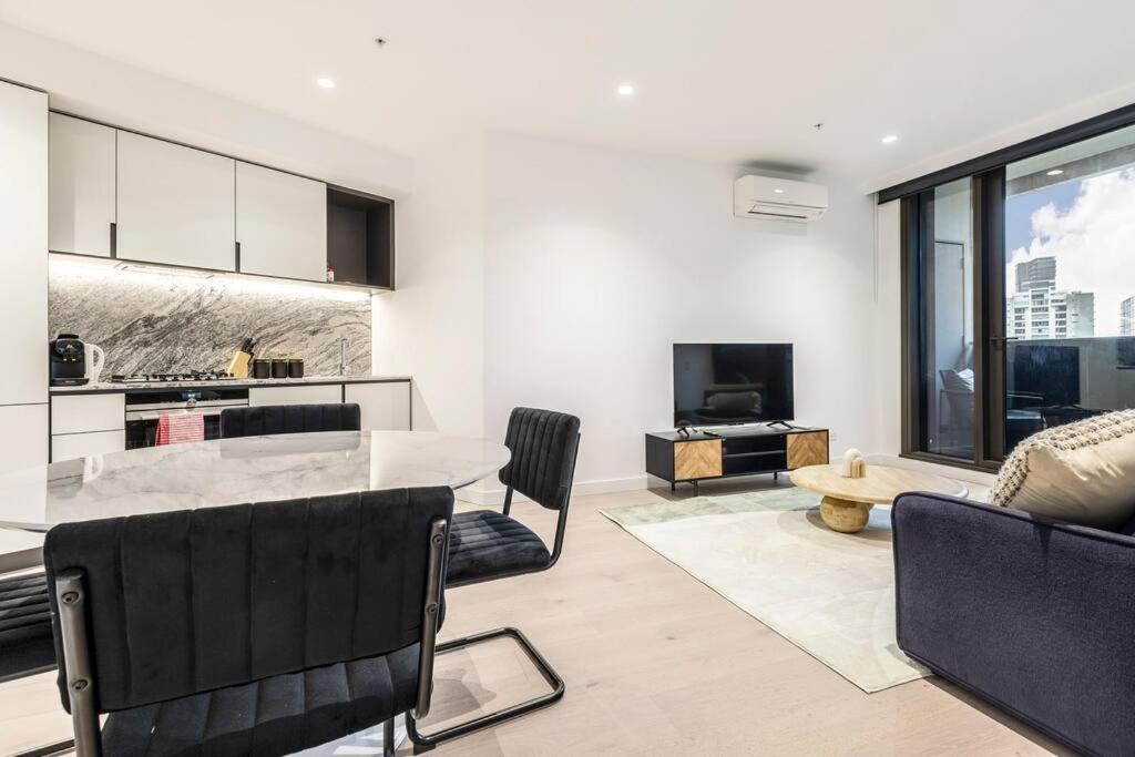Brand New In Cbd Area! 71sqm, View Apartment