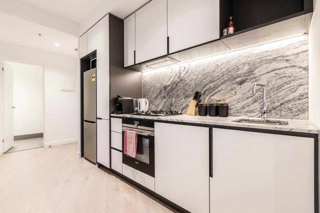Brand New In Cbd Area! 71sqm, View * Melbourne