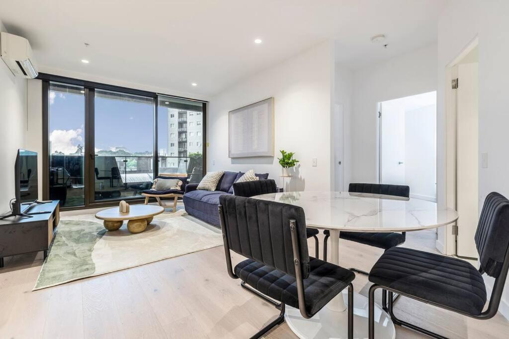 Brand New In Cbd Area! 71sqm, View Melbourne