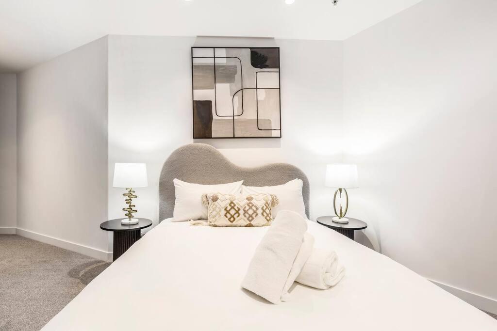 Brand New In Cbd Area! 71sqm, View Melbourne
