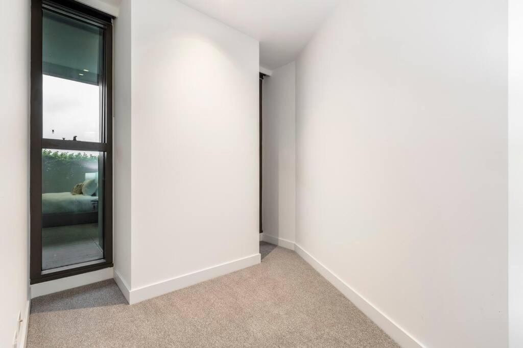 Brand New In Cbd Area! 71sqm, View Melbourne