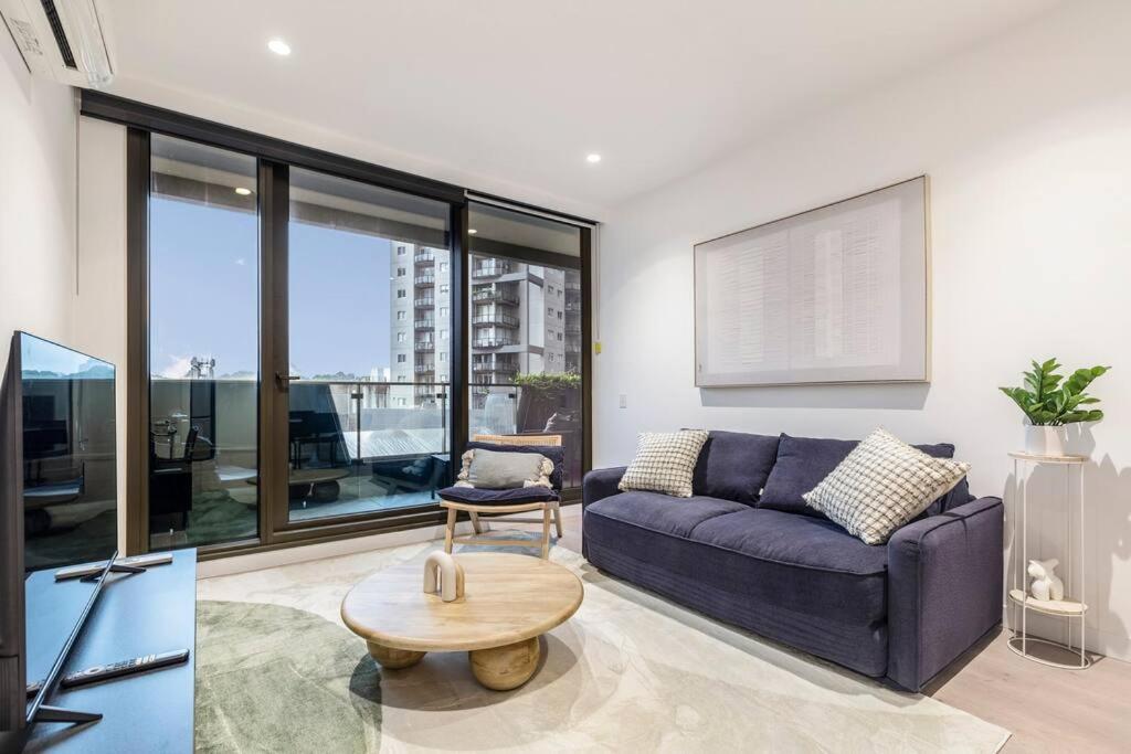 Brand New In Cbd Area! 71sqm, View Apartment Melbourne