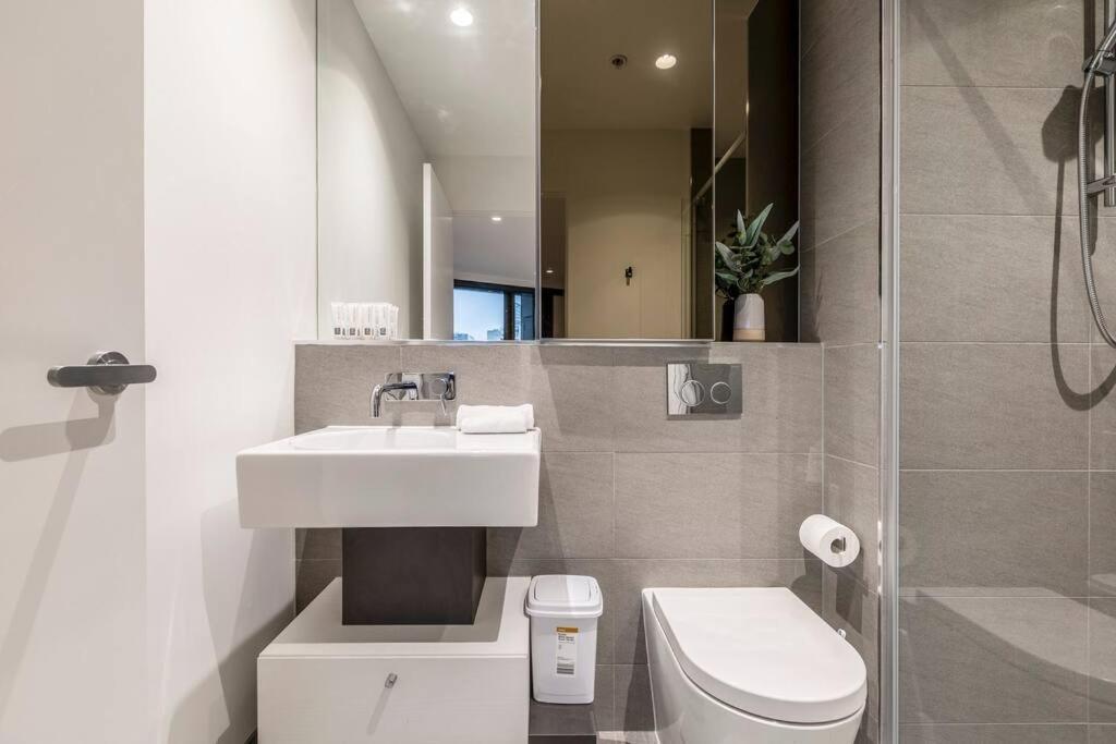 Brand New In Cbd Area! 71sqm, View Melbourne
