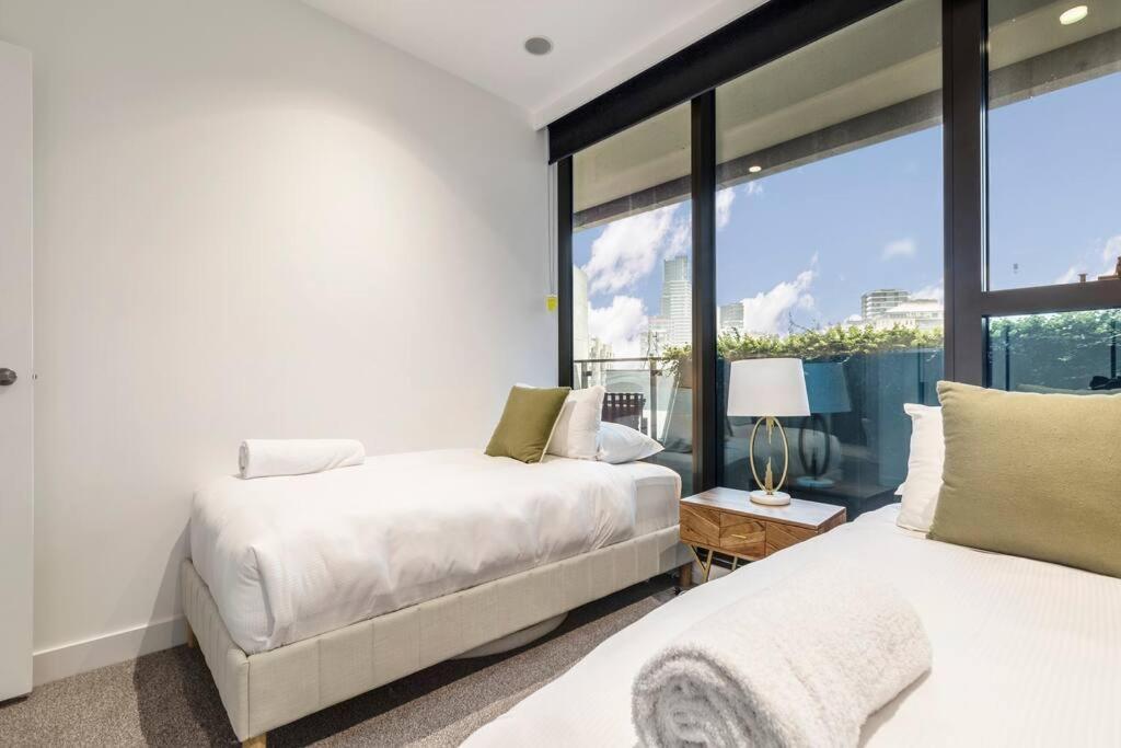 Brand New In Cbd Area! 71sqm, View Melbourne