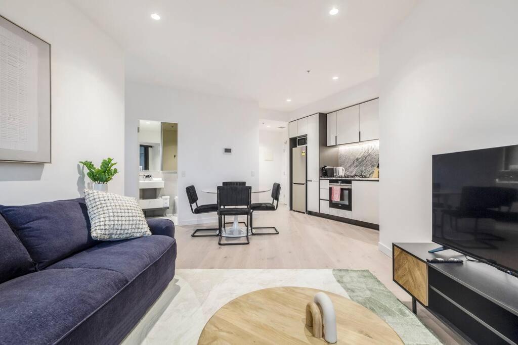 Brand New In Cbd Area! 71sqm, View Apartment Melbourne