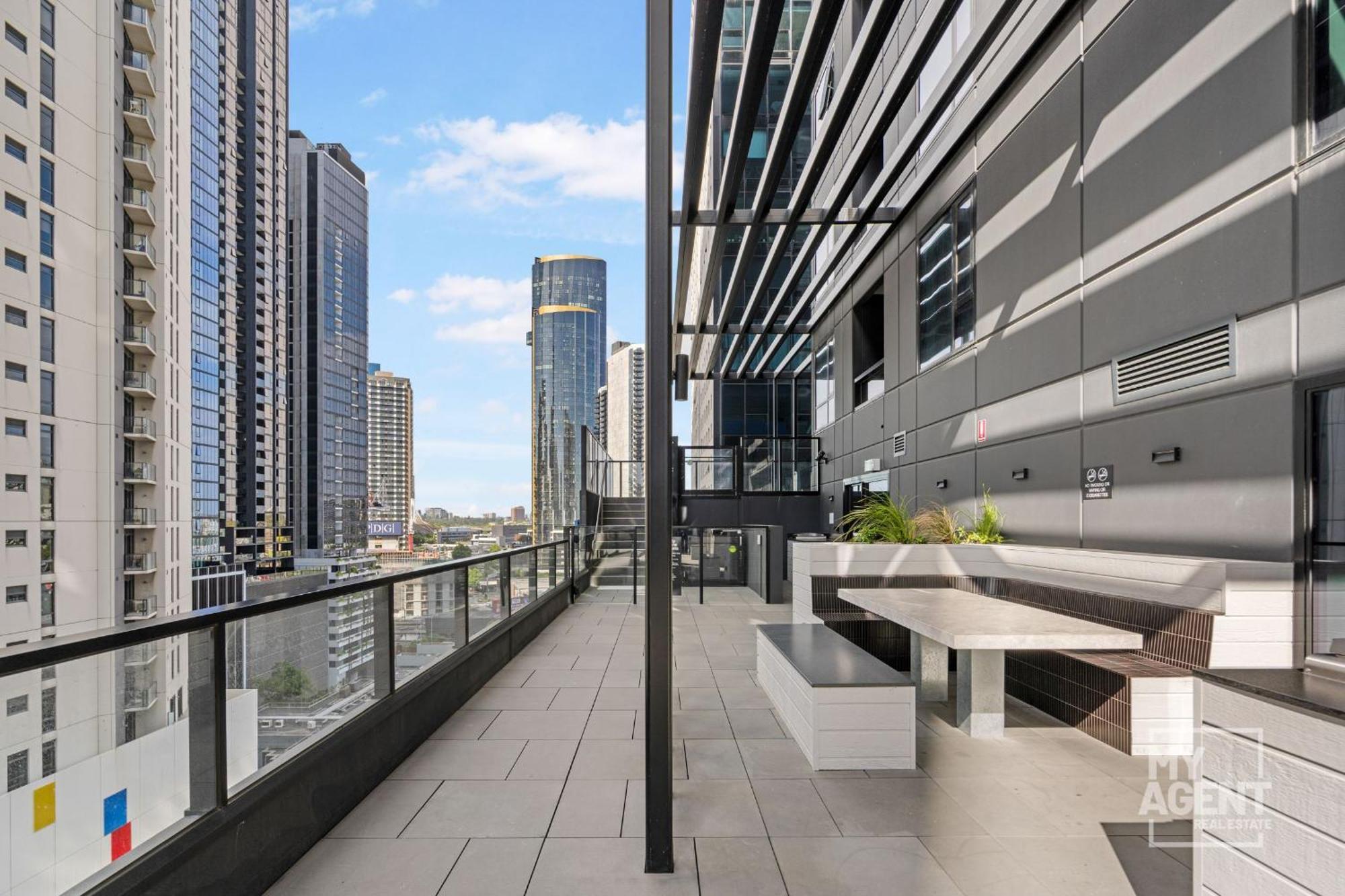 2 Bedroom In Southbanks Stature Building * Melbourne