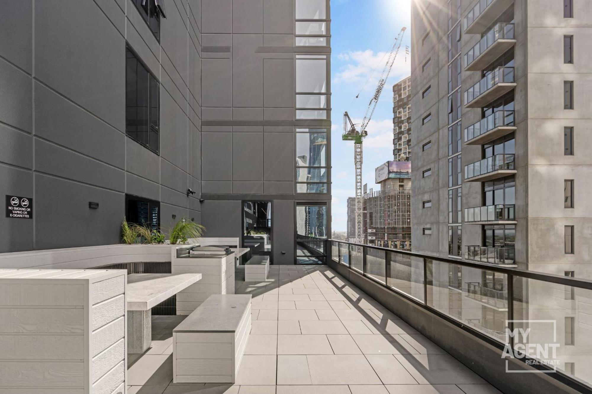 2 Bedroom In Southbanks Stature Building Apartment Melbourne