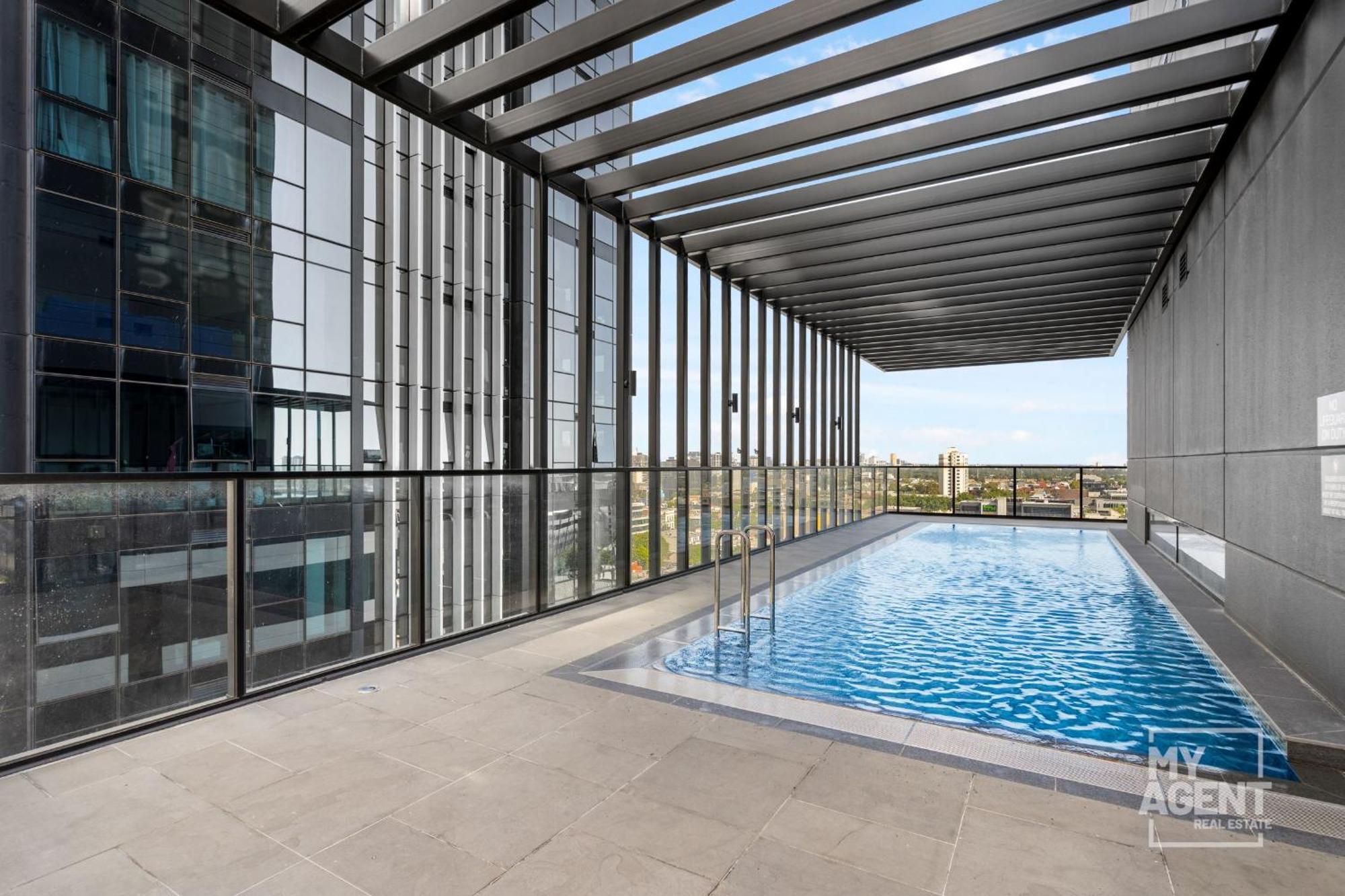 Apartment 2 Bedroom In Southbanks Stature Building Melbourne
