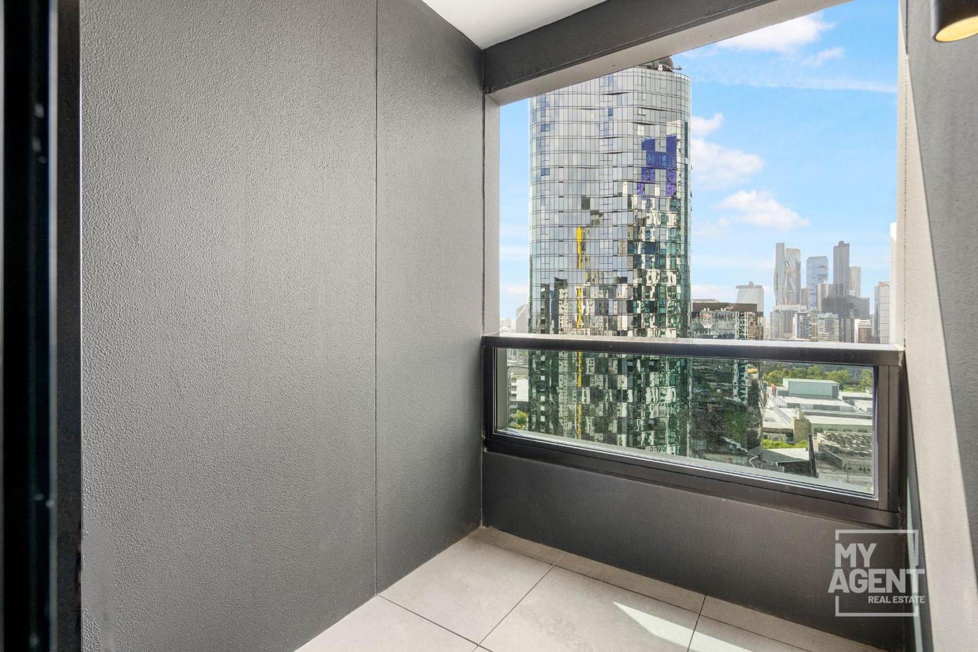 2 Bedroom In Southbanks Stature Building * Melbourne