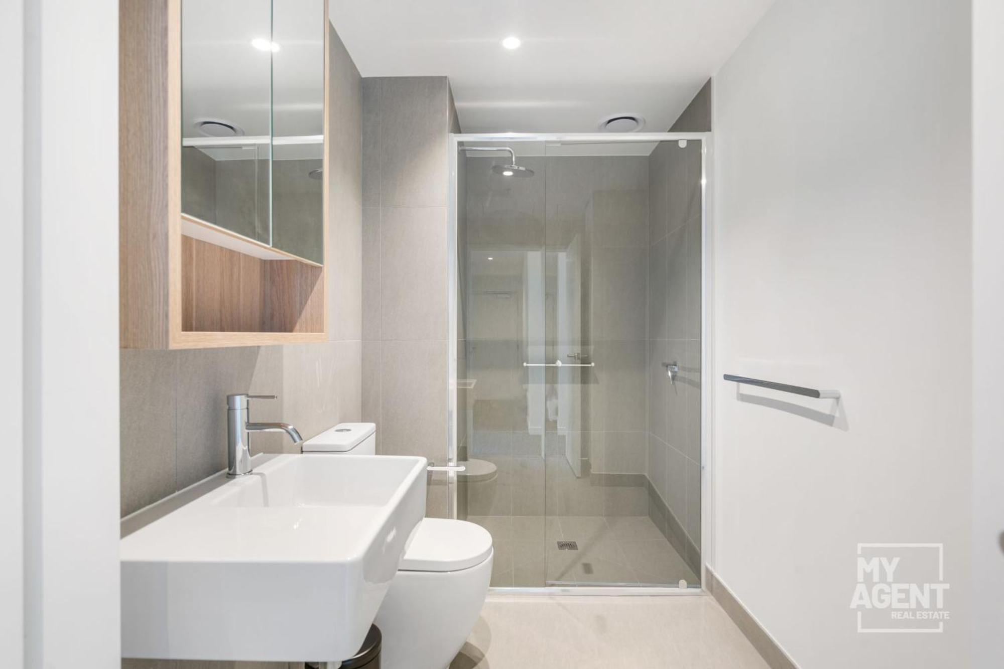 Apartment 2 Bedroom In Southbanks Stature Building Melbourne