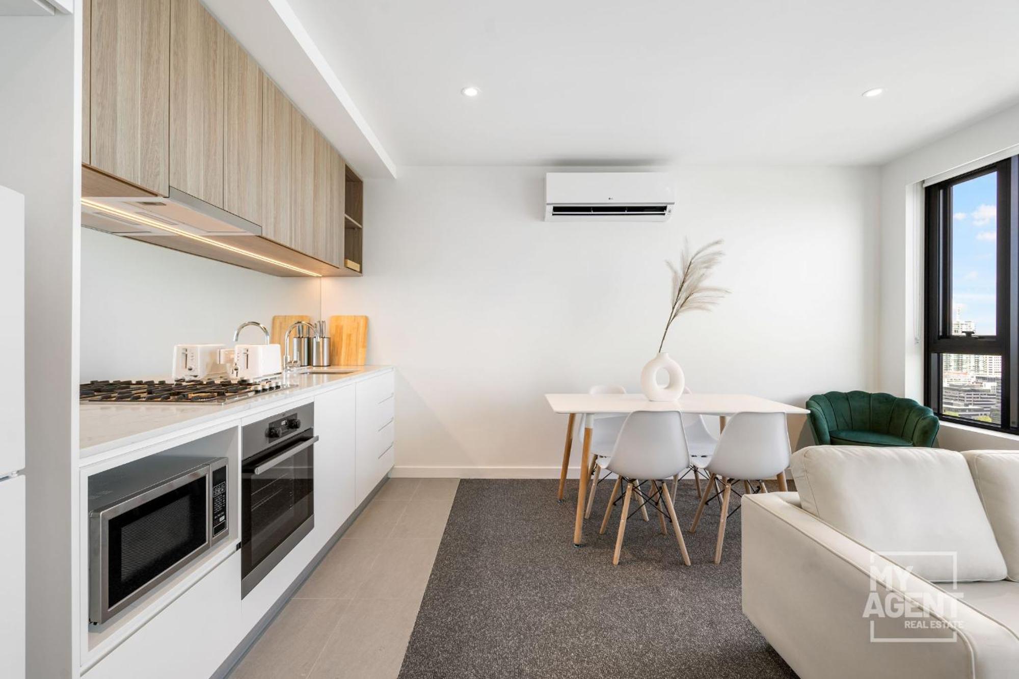 2 Bedroom In Southbanks Stature Building Melbourne