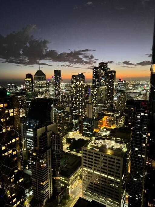 Apartment Heart Of Cbd Skyhigh And Sea View 2 Bedroom *