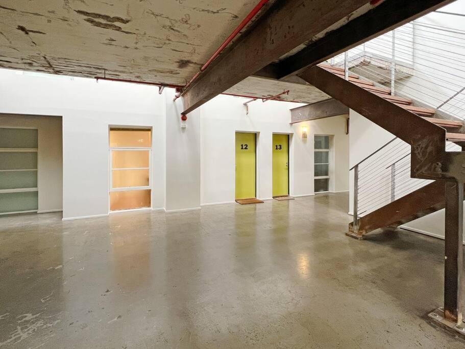 Warehouse Conversion Set 100 Metres From Bridge Rd Apartment