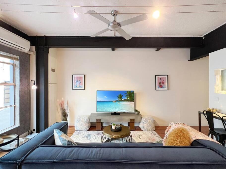 Apartment Warehouse Conversion Set 100 Metres From Bridge Rd