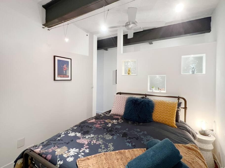 Warehouse Conversion Set 100 Metres From Bridge Rd Apartment *