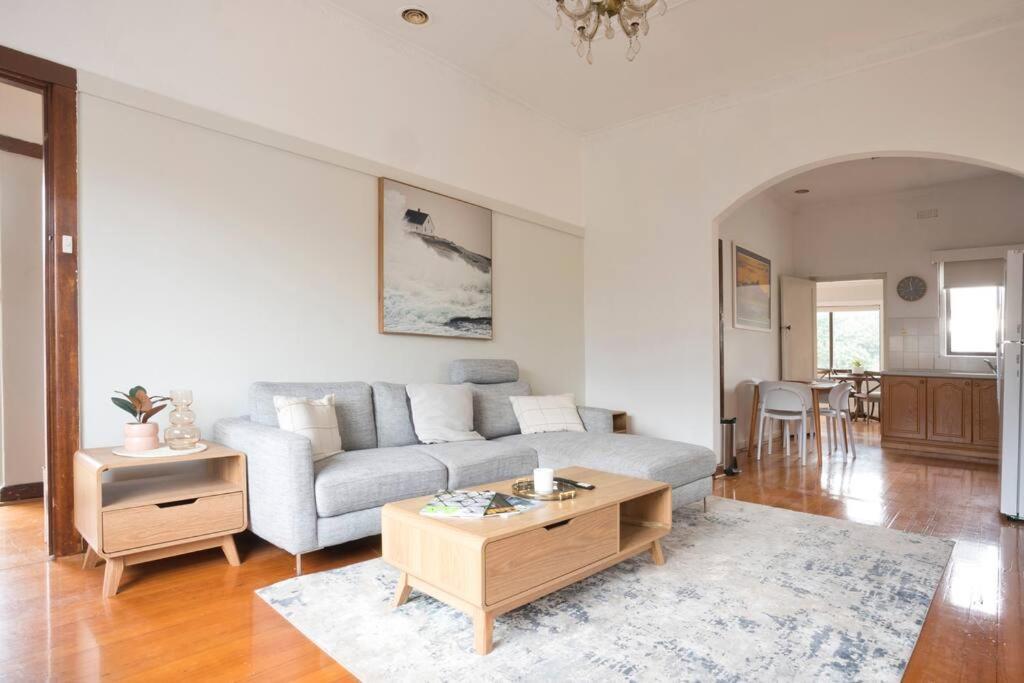Richmond Delights - 4 Bedrooms And A Big Backyard Holiday home Melbourne