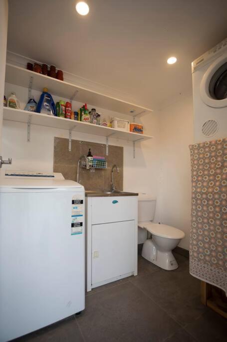 Richmond Delights - 4 Bedrooms And A Big Backyard Holiday home