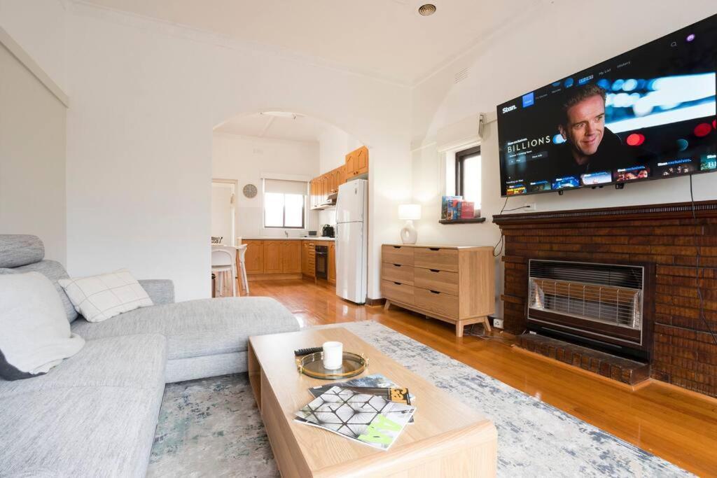 Richmond Delights - 4 Bedrooms And A Big Backyard *