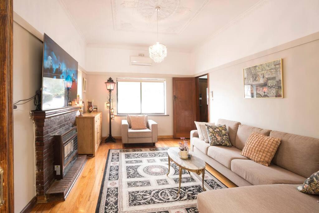 Richmond Delights - 4 Bedrooms And A Big Backyard *