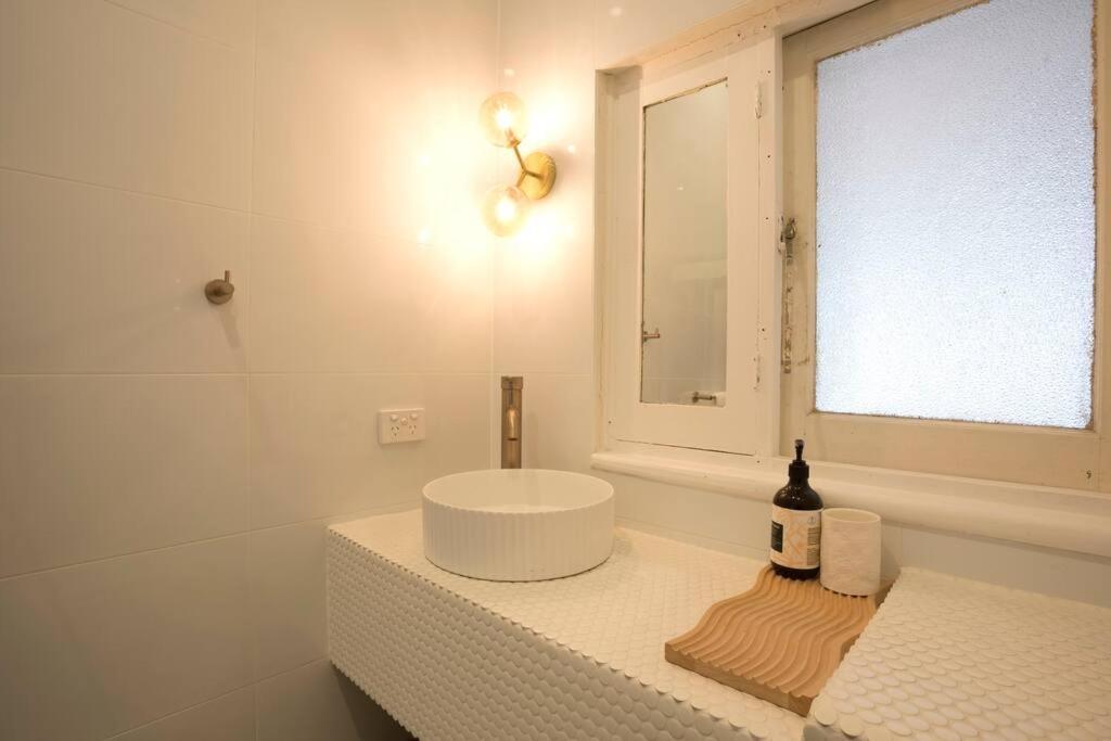 Richmond Delights - 4 Bedrooms And A Big Backyard