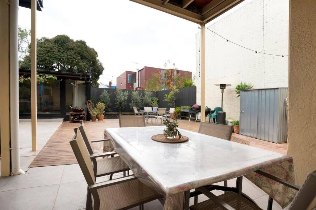 Richmond Delights - 4 Bedrooms And A Big Backyard