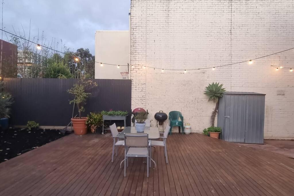 Richmond Delights - 4 Bedrooms And A Big Backyard Holiday home *