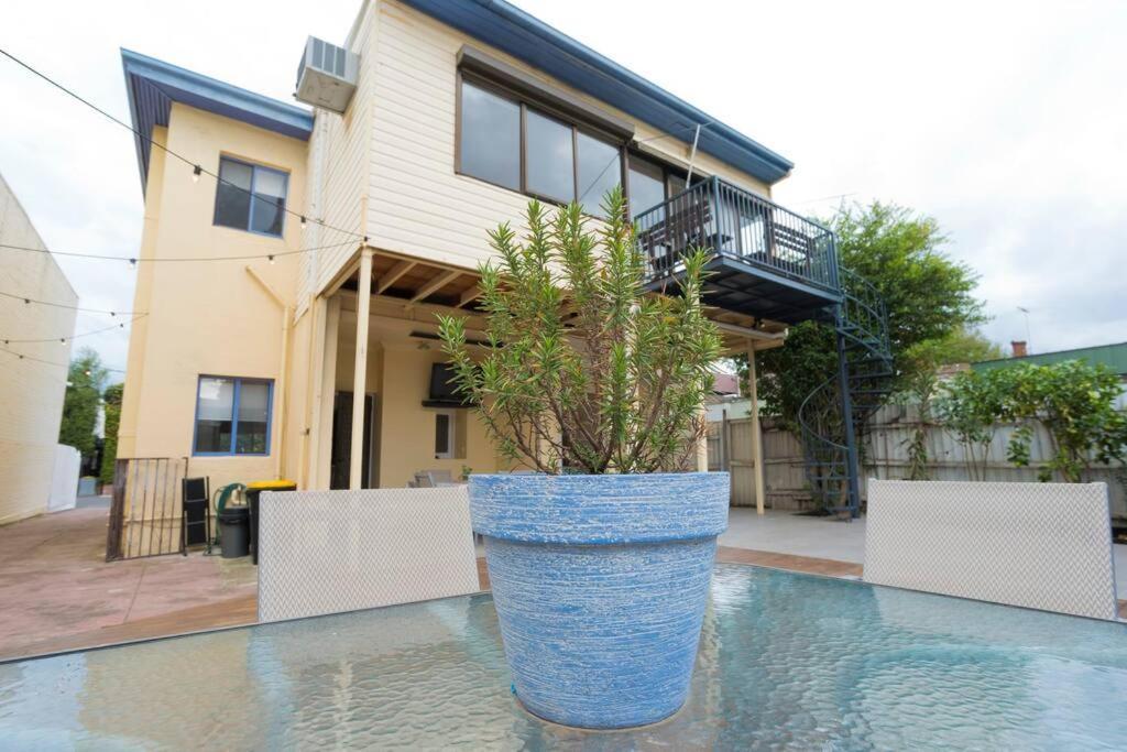 Richmond Delights - 4 Bedrooms And A Big Backyard Holiday home