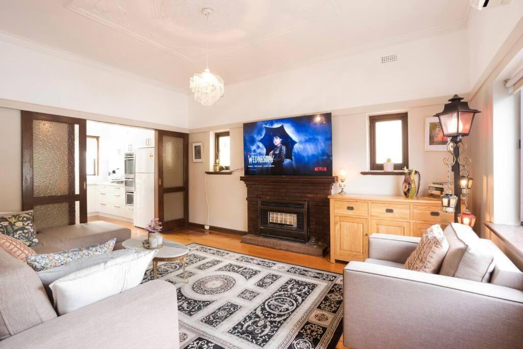 Richmond Delights - 4 Bedrooms And A Big Backyard Holiday home Melbourne