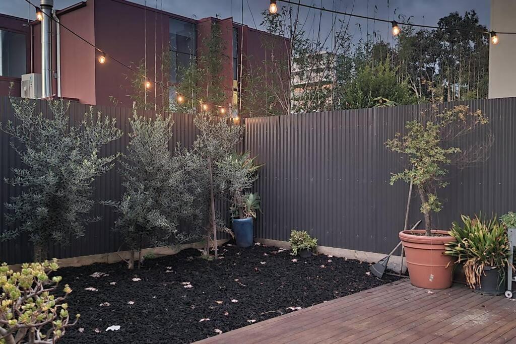 Richmond Delights - 4 Bedrooms And A Big Backyard Holiday home *