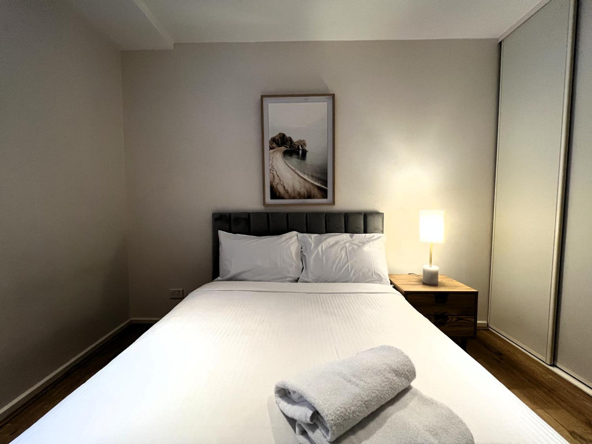 2 Brm 2 Bath, Chinatown, State Library Victoria Apartment *
