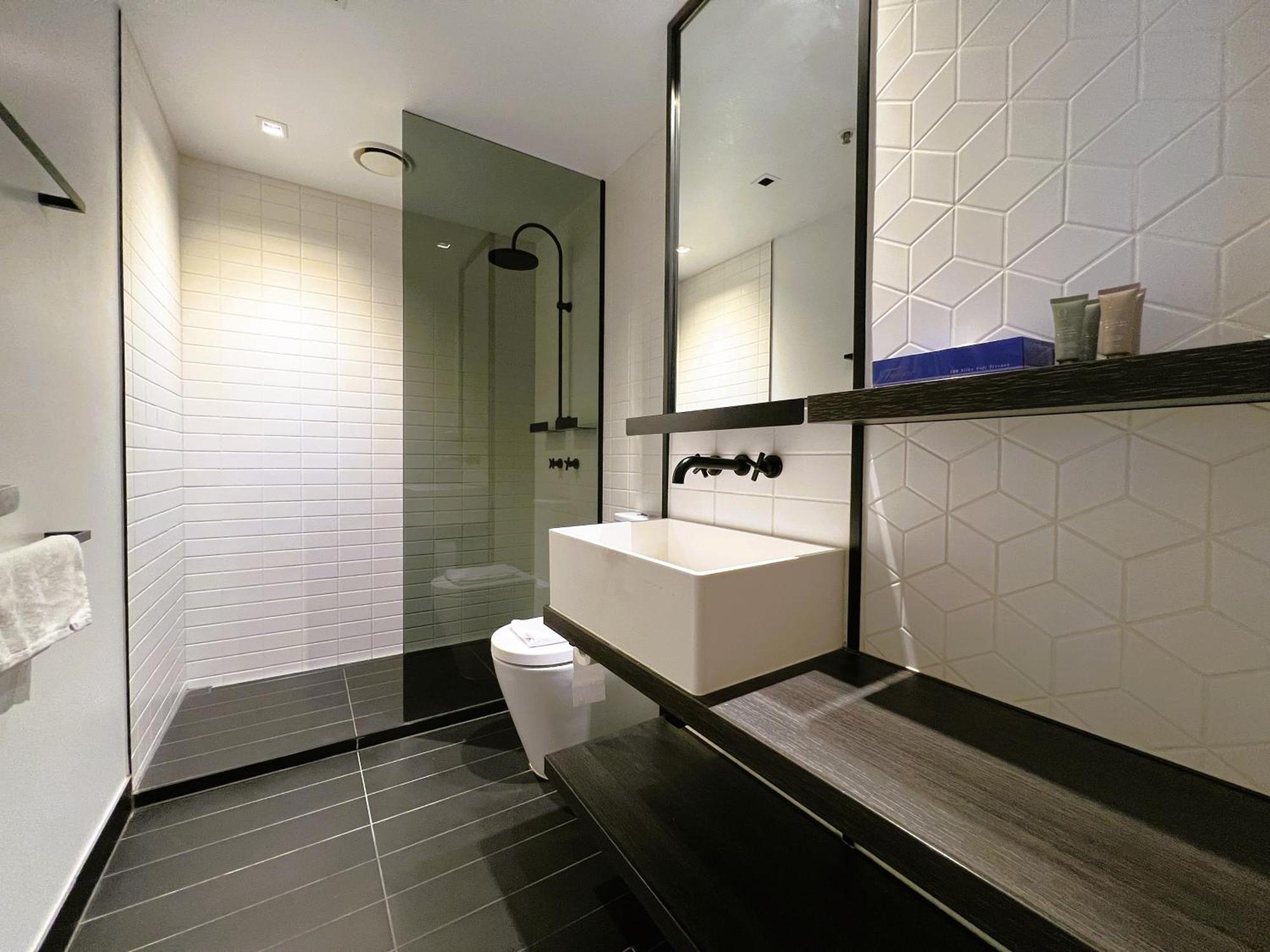 2br 1 Bath, Dockland, Marvel Stadium, Spacious