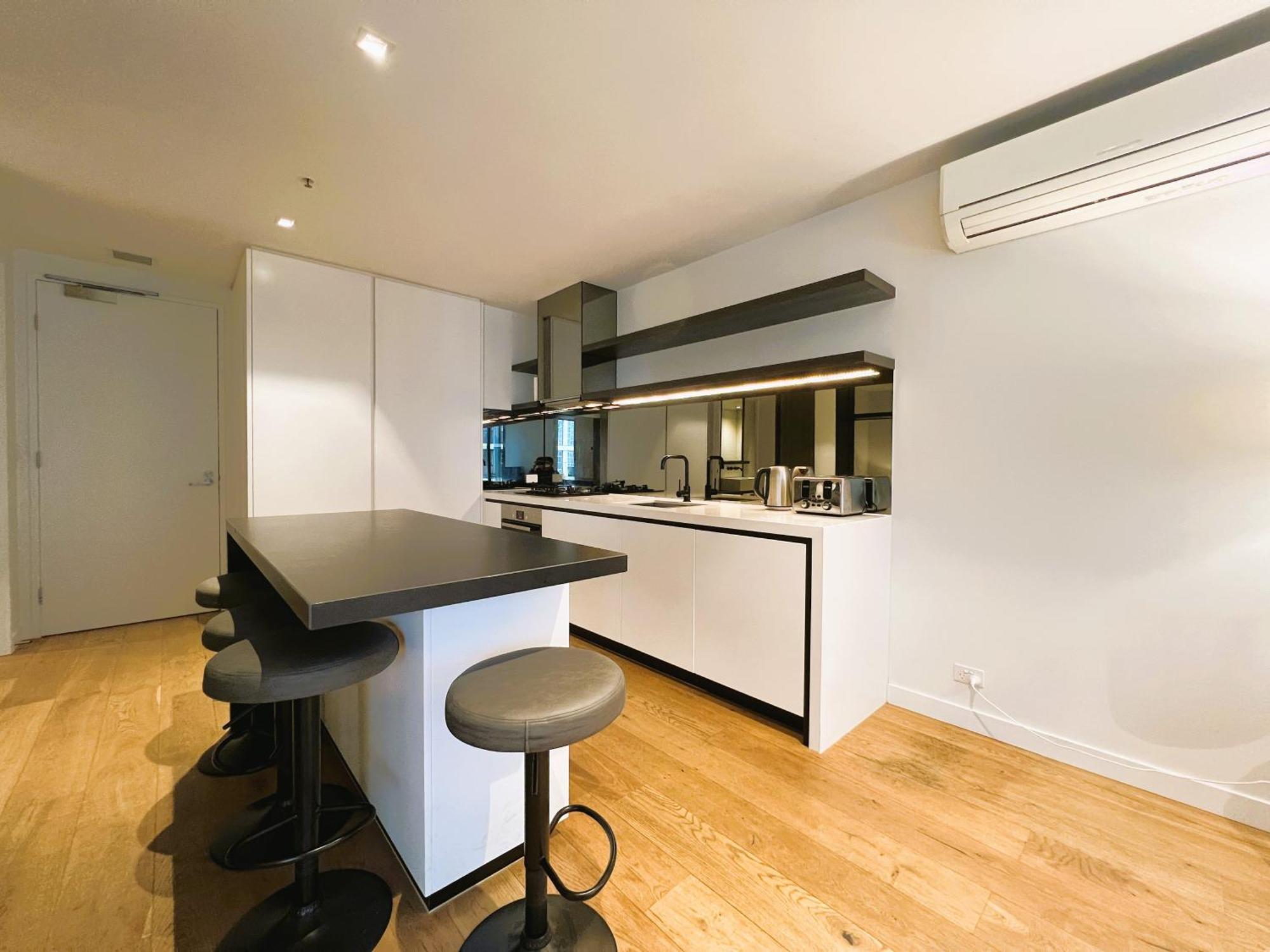 2br 1 Bath, Dockland, Marvel Stadium, Spacious Apartment