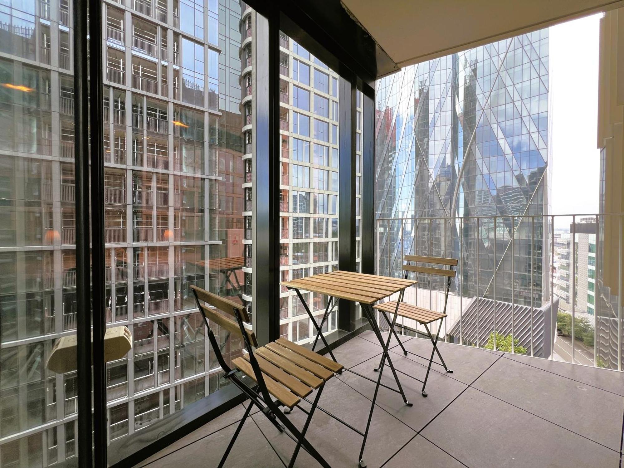 2br 1 Bath, Dockland, Marvel Stadium, Spacious *