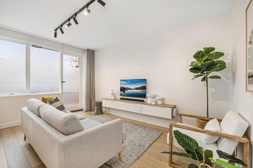 Stylish 2- Bedroom Unit Near Parks, Shopping And Dining * Melbourne