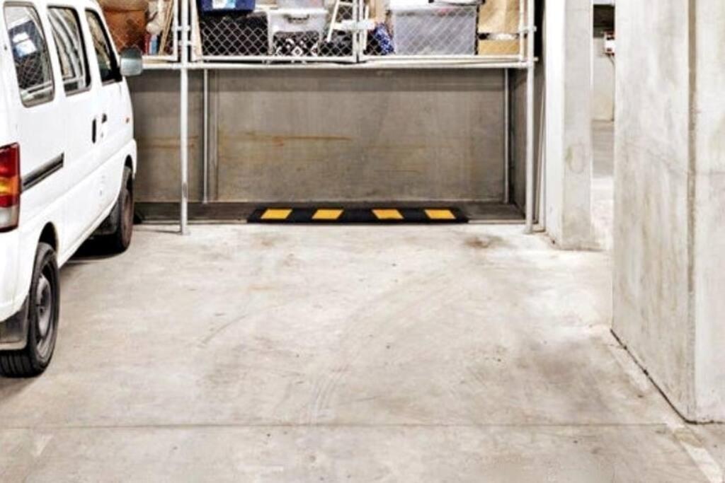 Collingwood Cool + Fast Wi-fi & Secure Car Park Apartment