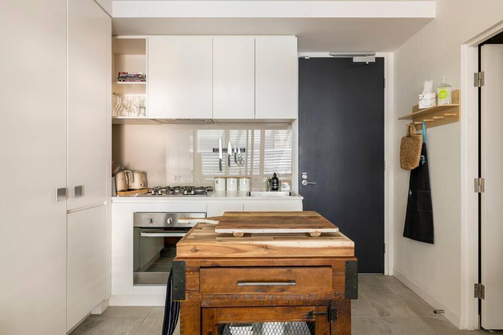 Collingwood Cool + Fast Wi-fi & Secure Car Park Apartment *