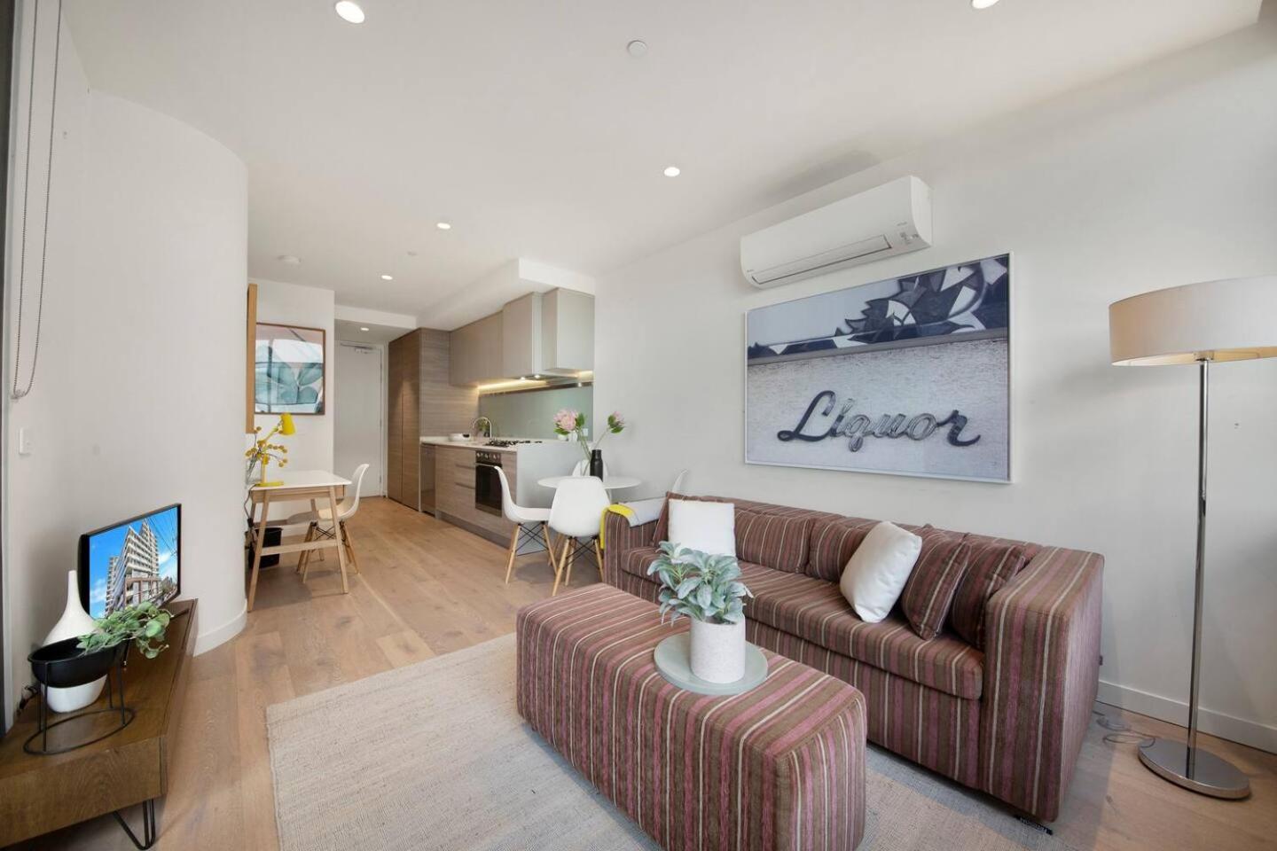Cool And Contemporary On The Edge Apartment
