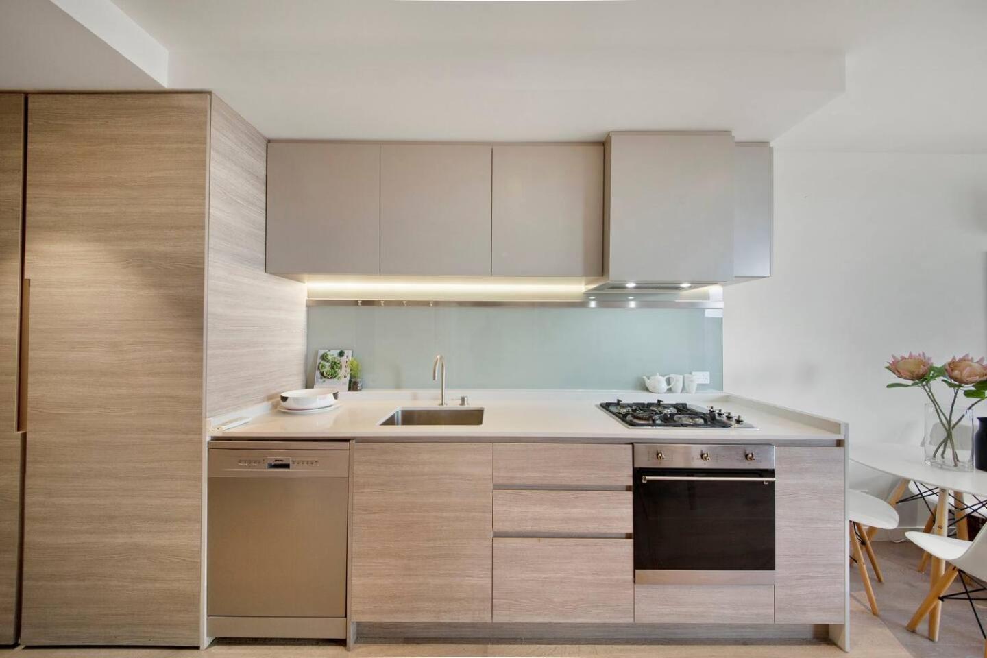 Cool And Contemporary On The Edge Apartment *