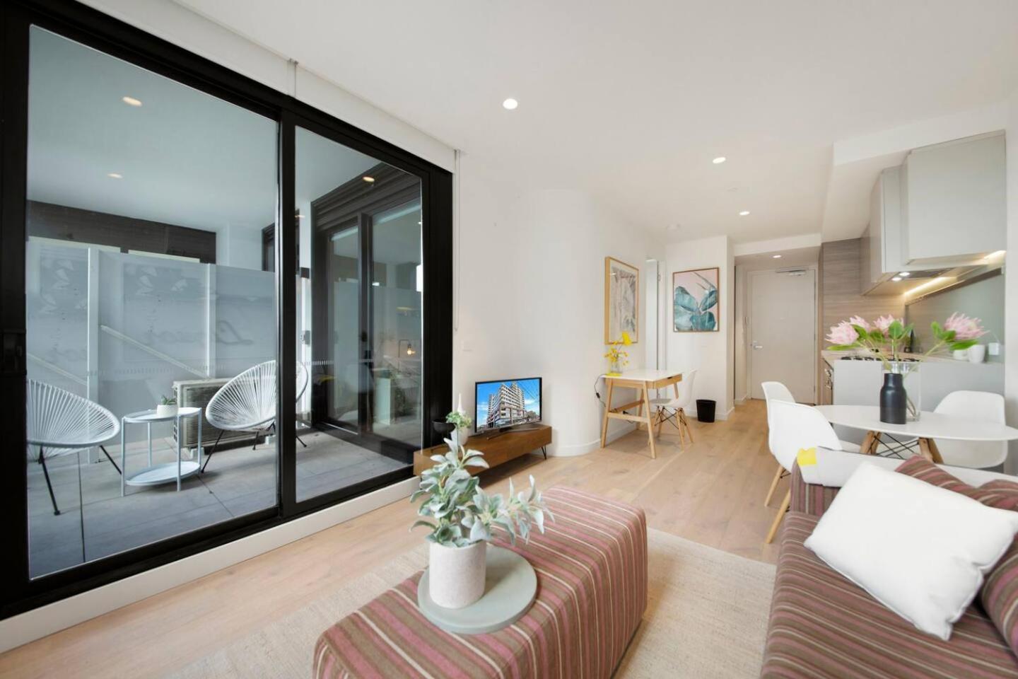 Cool And Contemporary On The Edge * Melbourne