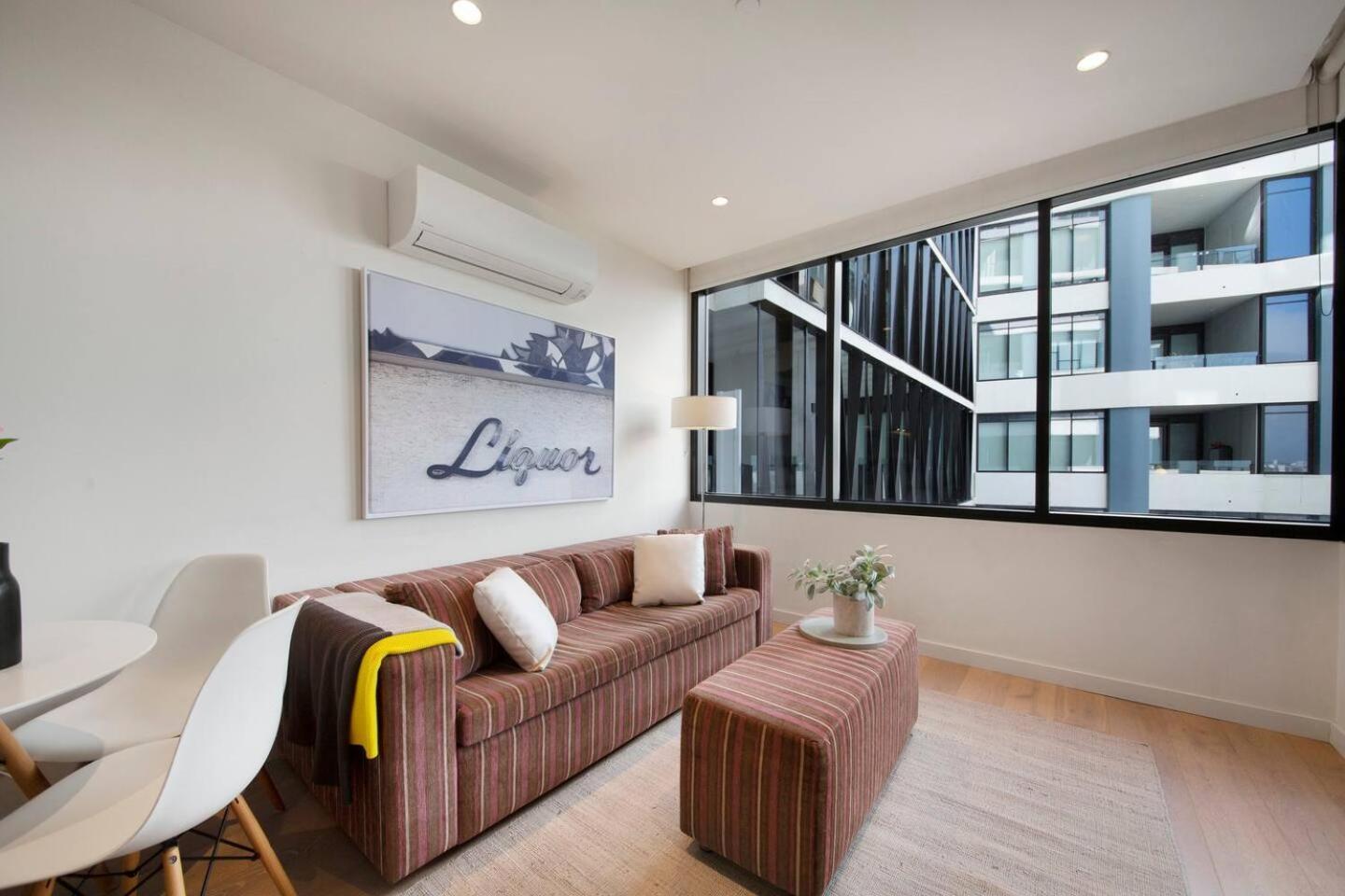 Cool And Contemporary On The Edge *