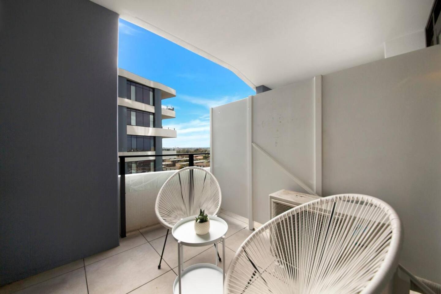 Apartment Cool And Contemporary On The Edge Melbourne
