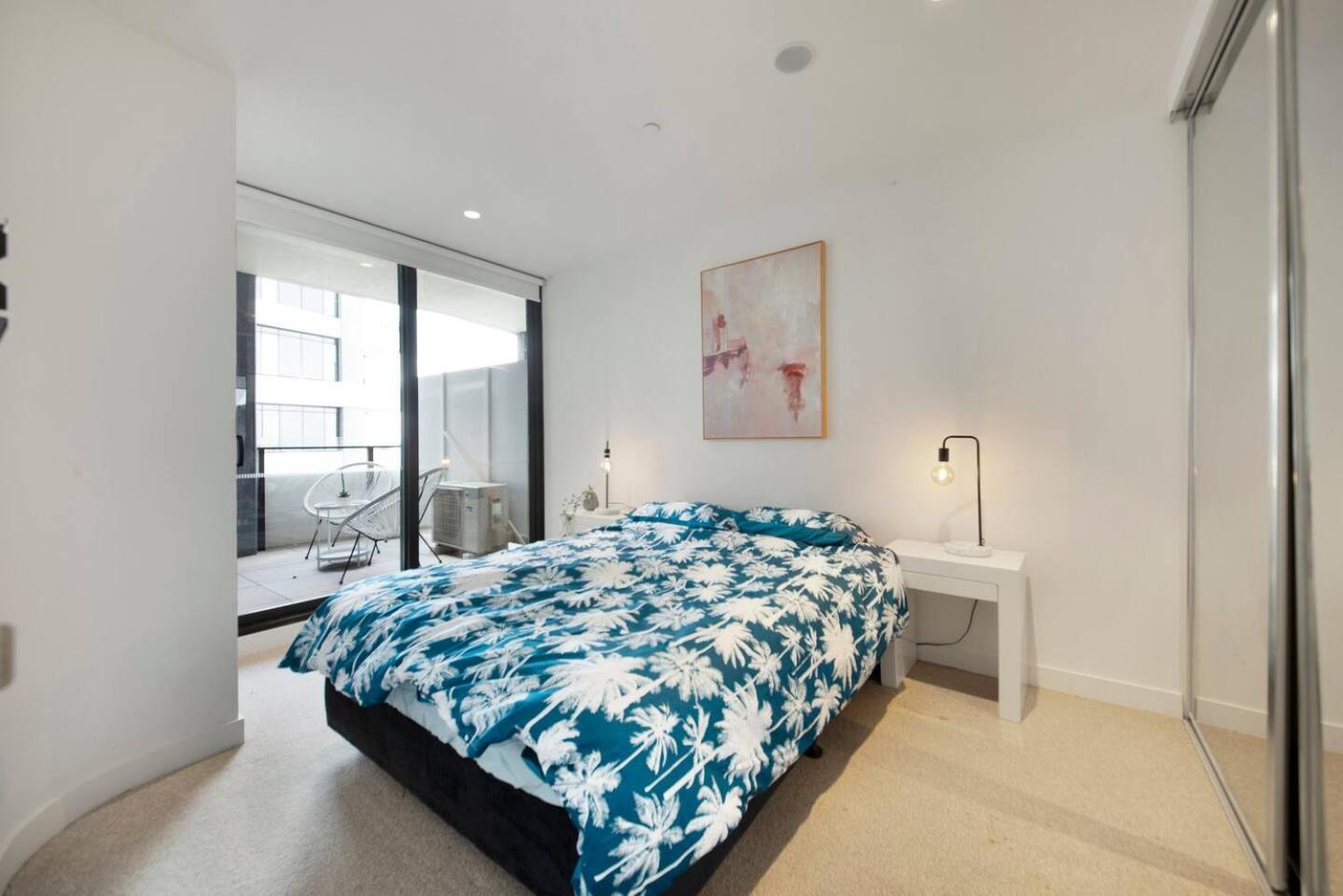 Apartment Cool And Contemporary On The Edge