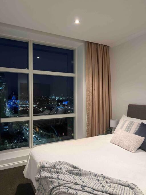 Exclusive Cbd Riverviews - Parkingonsite Apartment